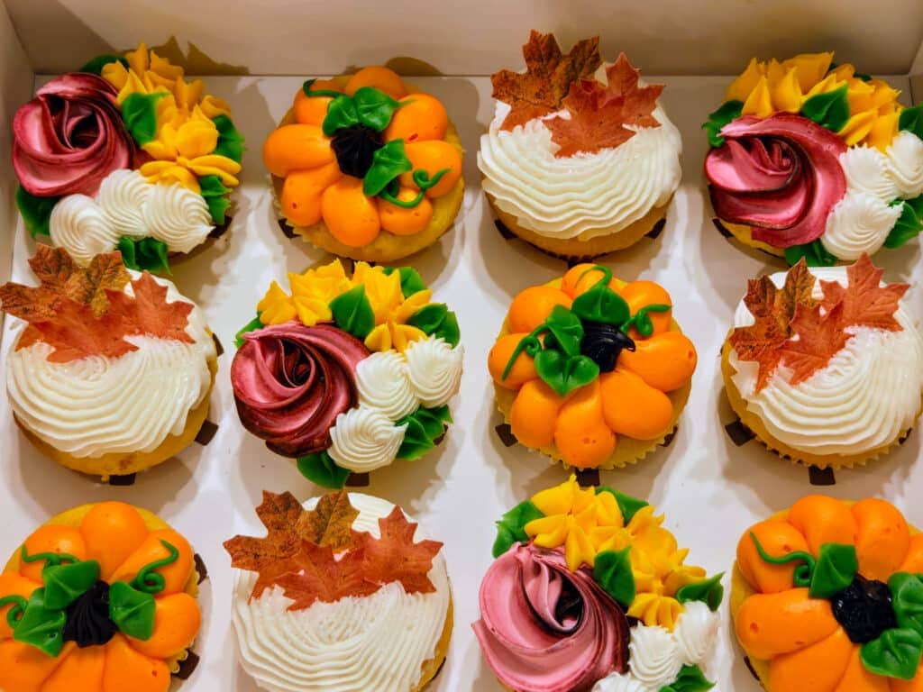 fall-cupcakes-leaves-pumpkins-cupcakes-in-longmont